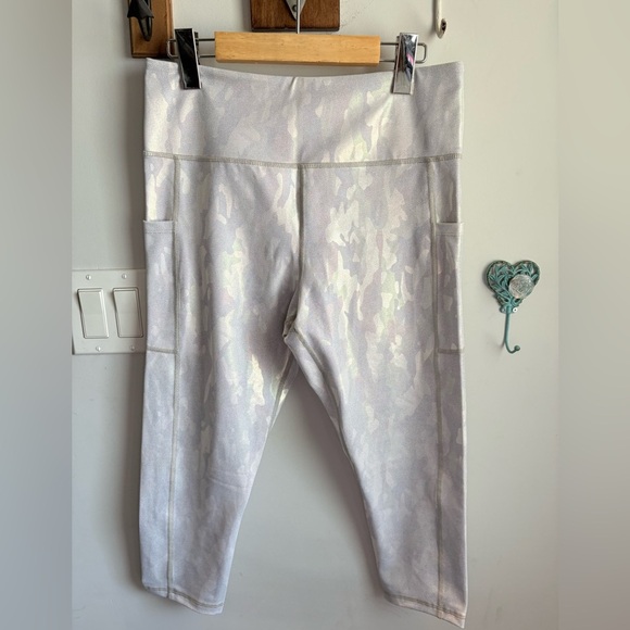 ZYIA Women’s Iridescent White Leggings - Picture 1 of 4